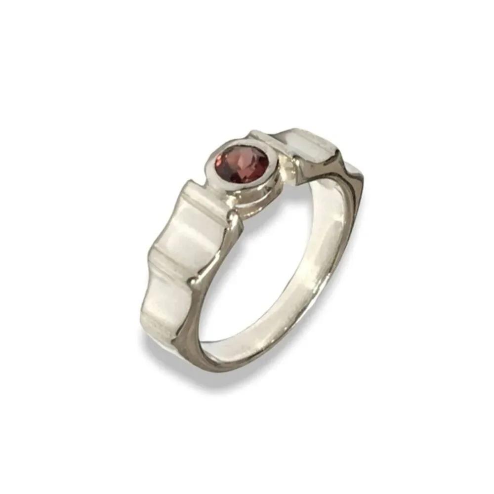 Garnet Ring Size 8.25 Sterling Silver 925 Scalloped Band Red January Birthstone